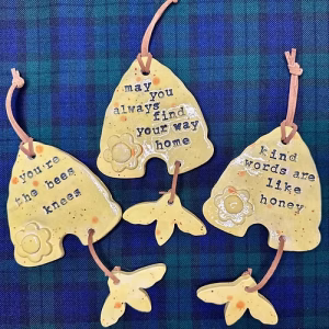 Beehive hangers